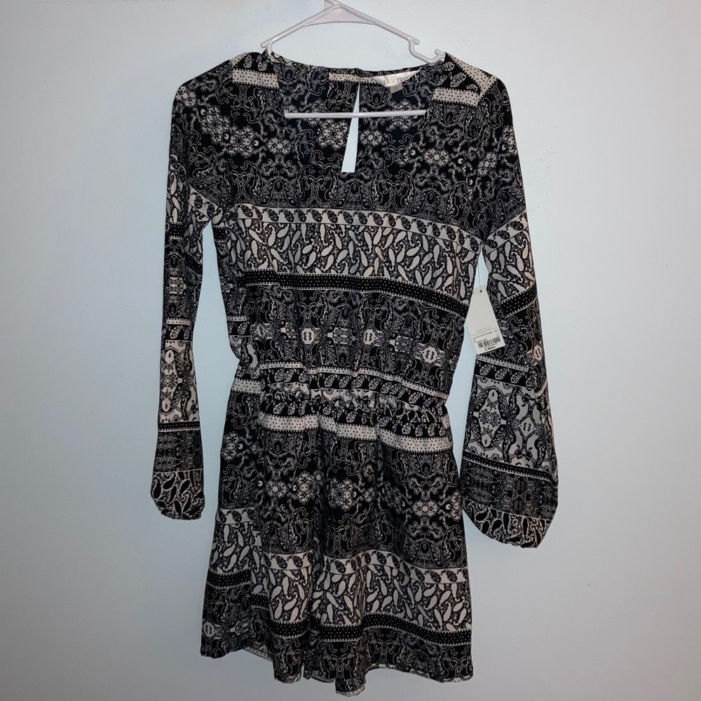 NWT Decree long sleeve patterned romper